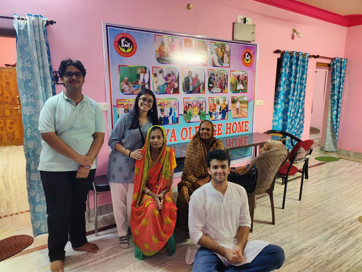 AMITABHTHAKUR21's tweet photo. Serenity4Seniors is an initiative to create a positive and inclusive society for senior citizens. 

The members of Serenity4Seniors had a meaningful interaction with the residents of Sahajya Old Age Home 
Well done #Ayushman @Satwik67446 https://t.co/nhEttaJkzk