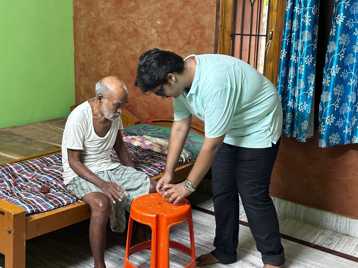 AMITABHTHAKUR21's tweet photo. Serenity4Seniors is an initiative to create a positive and inclusive society for senior citizens. 

The members of Serenity4Seniors had a meaningful interaction with the residents of Sahajya Old Age Home 
Well done #Ayushman @Satwik67446 https://t.co/nhEttaJkzk