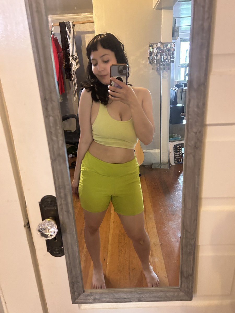divergentfemme's tweet photo. Mom Fonda says I can have two bdays and dress cute to be trained for the red army https://t.co/SdTdZv9wvK