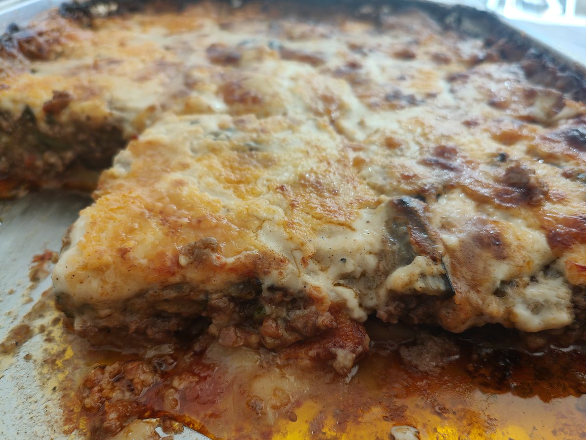 MCDELIMD's tweet image. Hand made Moussaka....another hand to mouth dish ...well fed crew are happy crew are productive crew. #delifreshgo #notjustlunch #crewcatering