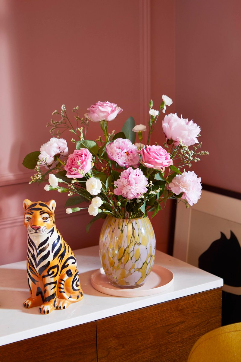 Not to panic you. But this is your last chance to get your hands on pink peonies (like our Saskia here)  ⏳