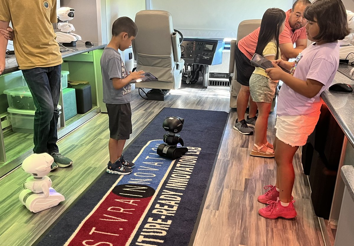 We have special guests visiting Northridge this morning! Thank you @MobileLabSVVSD for bringing this incredible learning opportunity to our school! What a great day to be at Project Launch! <a href="/NREL_Bengals/">Northridge Elem.</a> <a href="/SvvsdSchuh/">Kristopher Schuh</a> <a href="/MrsLauer/">Diane Lauer</a> <a href="/SVVSummerLaunch/">Project Launch St. Vrain Valley Schools</a> <a href="/SVVSDsupt/">Jackie Kapushion, Ed.D.</a>
