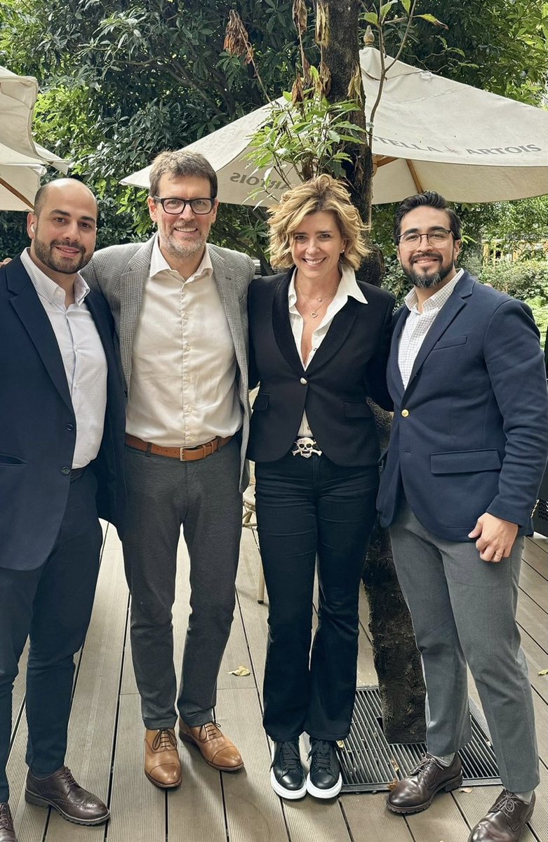 SimonBeardAlign's tweet photo. Another great week in LatAm, this time connecting with @AlignTechInc colleagues and customers from Colombia and Brazil. The energy and passion in every conversation were truly inspiring.

Appreciate the commitment and dedication to transforming smiles and changing lives. https://t.co/RBvv27lns6