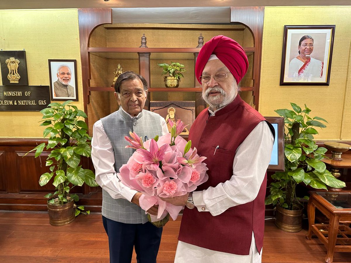 PNSeth6's tweet photo. P N Seth Executive President All India LPG distributors Federation and Gen. Secy. called on Shri Hardeep Singh Puri ji Hon'ble Minister of Petroleum and Natural Gas to congratulate him on his once again  being appointed Minister of Petroleum and Natural Gas in NDA 3.0 Government https://t.co/hg2AGc6rxM