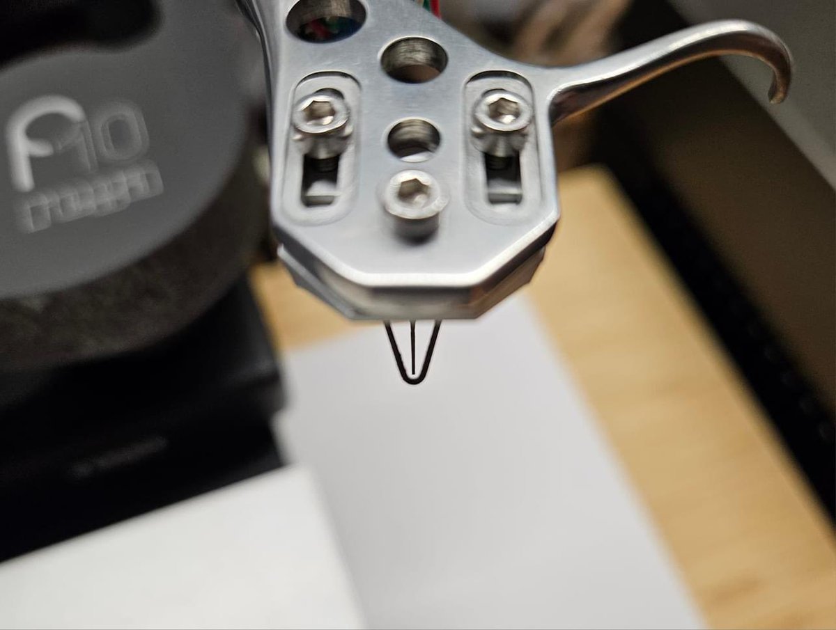 vodouch2000's tweet photo. REGA 3000 tonearm with REGA Apheta 3 dynamic headshell
(photo: Ronnie Chan)
#rega #turntable #tonearm #headshell #vinylcommunity https://t.co/eGxv3DIIrx