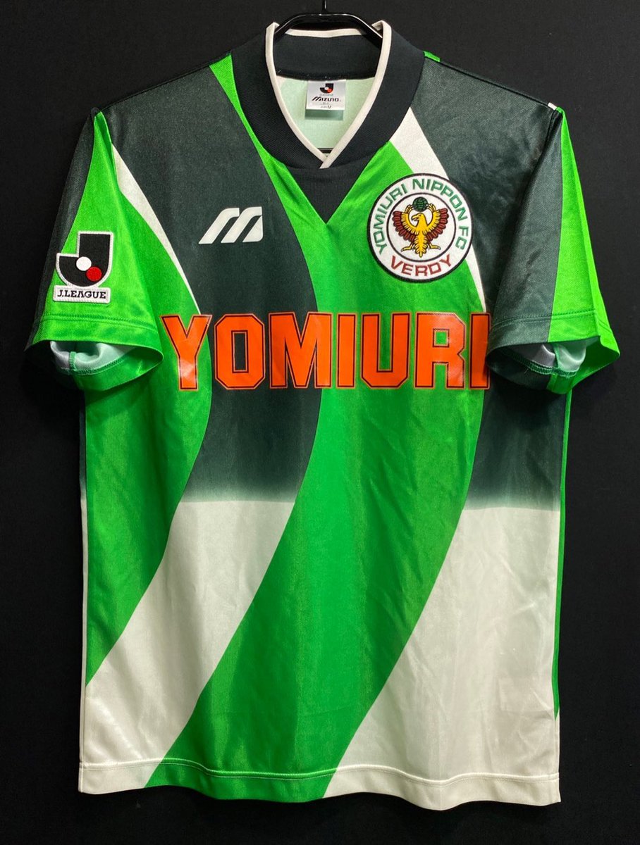 ShoutessFC's tweet photo. 📝Travis portó la camiseta de local de Tokyo Verdy de la temporada 1995/96. https://t.co/wWI2bdQsde
