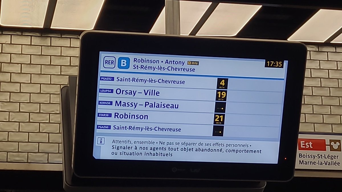 P_Ophelia's tweet photo. @RERB Bonjour. L'affichage a chatelet les halles direction sud paraît bizarre. Vous êtes sûrs qu'il y a pas un incident sur la ligne  ? #rerb https://t.co/ZbXeRxRdg3