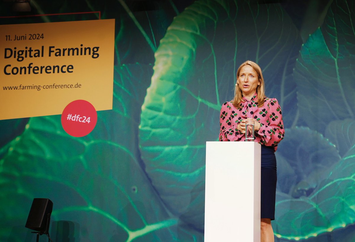 DanielaKluckert's tweet photo. Unsere #Landwirtschaft ist innovativ: Mit autonomen Trekkern übers Feld, mit #Drohnen zur Rehkitzsuche 🚜🦌. Digitale Anwendungen ermöglichen eine ressourcenschonende Bewirtschaftung &amp; machen das landwirtschaftliche Arbeiten präziser &amp; effizienter #DigitalFarming #DFC24  @bmdv https://t.co/dPEiZnTDQz