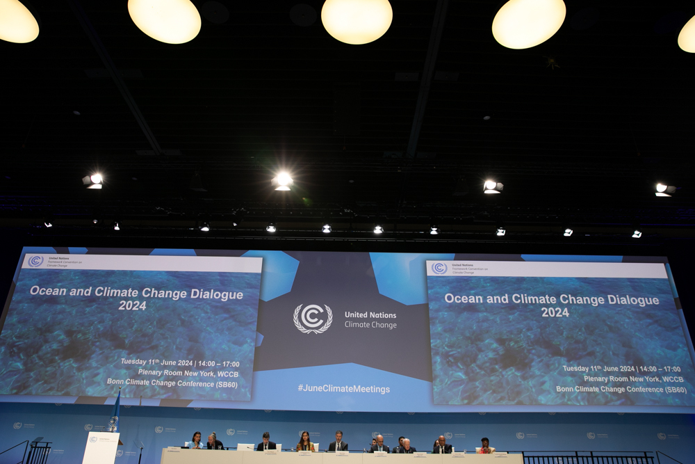 Earth Negotiations Bulletin (@iisd_enb) on Twitter photo At the <a href="/UNFCCC/">UN Climate Change</a> #JuneClimateMeetings, delegates reflected on #ocean-#climate linkages, specifically looking at:
▪️marine biodiversity conservation and coastal resilience; and
▪️technology needs for ocean-based climate action At the <a href="/UNFCCC/">UN Climate Change</a> #JuneClimateMeetings, delegates reflected on #ocean-#climate linkages, specifically looking at:
▪️marine biodiversity conservation and coastal resilience; and
▪️technology needs for ocean-based climate action