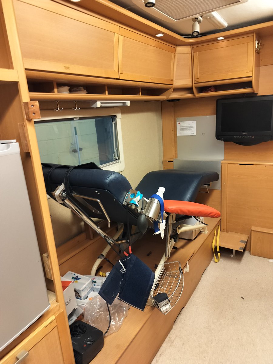 En husbil? Nej, en ambulerande enhet för att samla in blod med 2 britsar strax i Ukraina. Den behöver utrustas så Swish 123 284 9173 eller Bg 503-2313 om ni vill hjälpa till 🇺🇦🇸🇪❤️ #ukraina