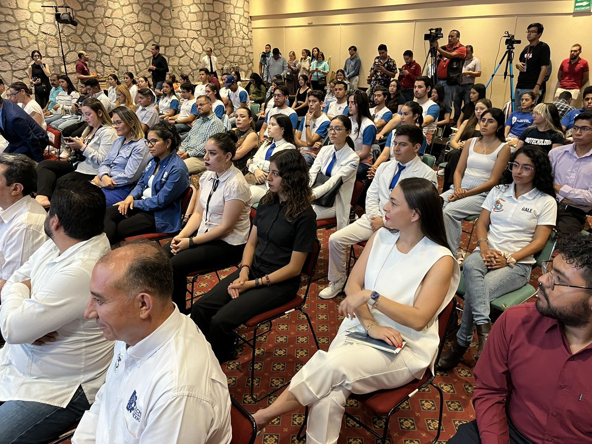 exeni's tweet photo. Michoacán se destaca por tener más estudiantes inscritos en el programa educativo “Delfín”. Estuvo presente la titular de la SEE @GabyMolinaMX #ICTI @uvaq @MarianaSosaO https://t.co/d3EbfgFfKM