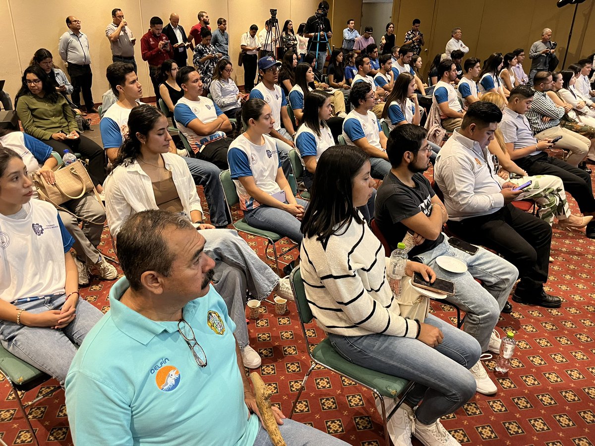 exeni's tweet photo. Michoacán se destaca por tener más estudiantes inscritos en el programa educativo “Delfín”. Estuvo presente la titular de la SEE @GabyMolinaMX #ICTI @uvaq @MarianaSosaO https://t.co/d3EbfgFfKM