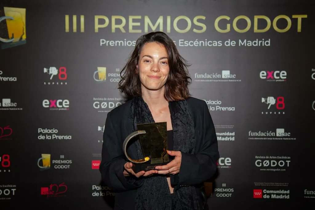 ❕ ¡Ayer tuvo lugar la III ed. de los #PremiosGodot! Una noche llena de magia en la que los profesionales y medios nos juntamos para celebrar el enorme talento y el gran amor que tenemos en nuestro país por las artes escénicas.

¡Toda la info aquí! ✨👇🏻
acortar.link/Pig6sc