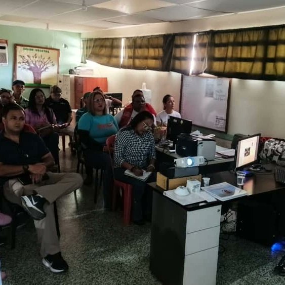 InsaiVeOficial's tweet photo. #NicoLeEchaPichón
En Zulia, equipo INSAI, dictó taller sobre el Lanzamiento del Programa Trogoderma en el Ámbito de Puntos de Ingreso y Egreso, Plantas, Silos y Almacén, dirigido a responsables de oficinas y técnicos de campo. Somos barrera sanitaria! 
@nicolasmaduro
@wcastropsuv https://t.co/VoaEMqpGS9