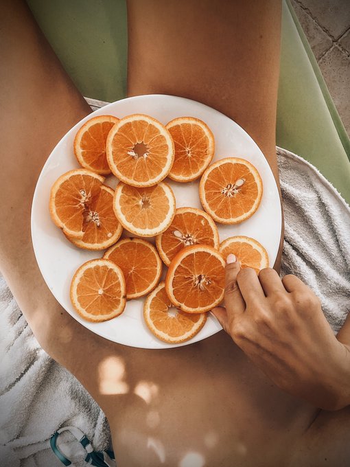 Who wants some oranges? 🍊😁 https://t.co/E7YJRmTmYB<a href="/tag/footfetish"class="tags"><span>#footfetish</span></a><a href="/tag/dangle"class="tags"><span>#dangle</span></a><a href="/tag/feetplay"class="tags"><span>#feetplay</span></a>
