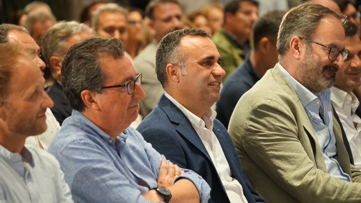Francis Rodríguez (@franalhendin) on Twitter photo Los granadinos y los andaluces han hablado alto y claro en las urnas y han apostado por llevar a #Europa la vía andaluza
No les vamos a fallar
👉Comité Ejecutivo Autonómico del <a href="/ppandaluz/">PP de Andalucía</a> esta tarde con nuestro presidente <a href="/JuanMa_Moreno/">Juanma Moreno</a> Los granadinos y los andaluces han hablado alto y claro en las urnas y han apostado por llevar a #Europa la vía andaluza
No les vamos a fallar
👉Comité Ejecutivo Autonómico del <a href="/ppandaluz/">PP de Andalucía</a> esta tarde con nuestro presidente <a href="/JuanMa_Moreno/">Juanma Moreno</a>