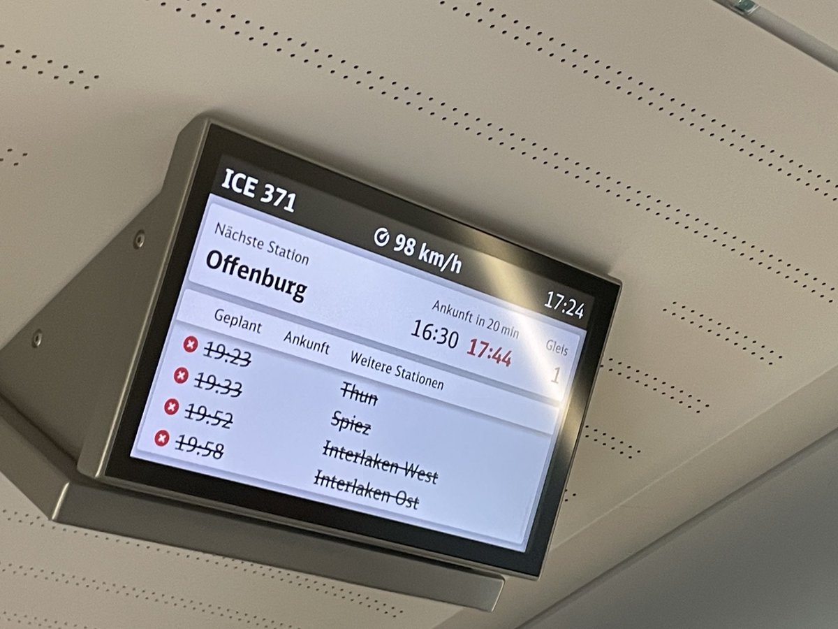 Die Fahrt mit dem inzwischen um 74 Minuten verspäteten #ICE 371 endet heute statt in #Interlaken schon in #Basel. Keine Seltenheit. Die Schweizer Bahnen lassen sich von den notorisch unpünktlichen Zügen von ⁦<a href="/DB_Bahn/">Deutsche Bahn Personenverkehr</a>⁩ nicht den Fahrplan kaputt machen.