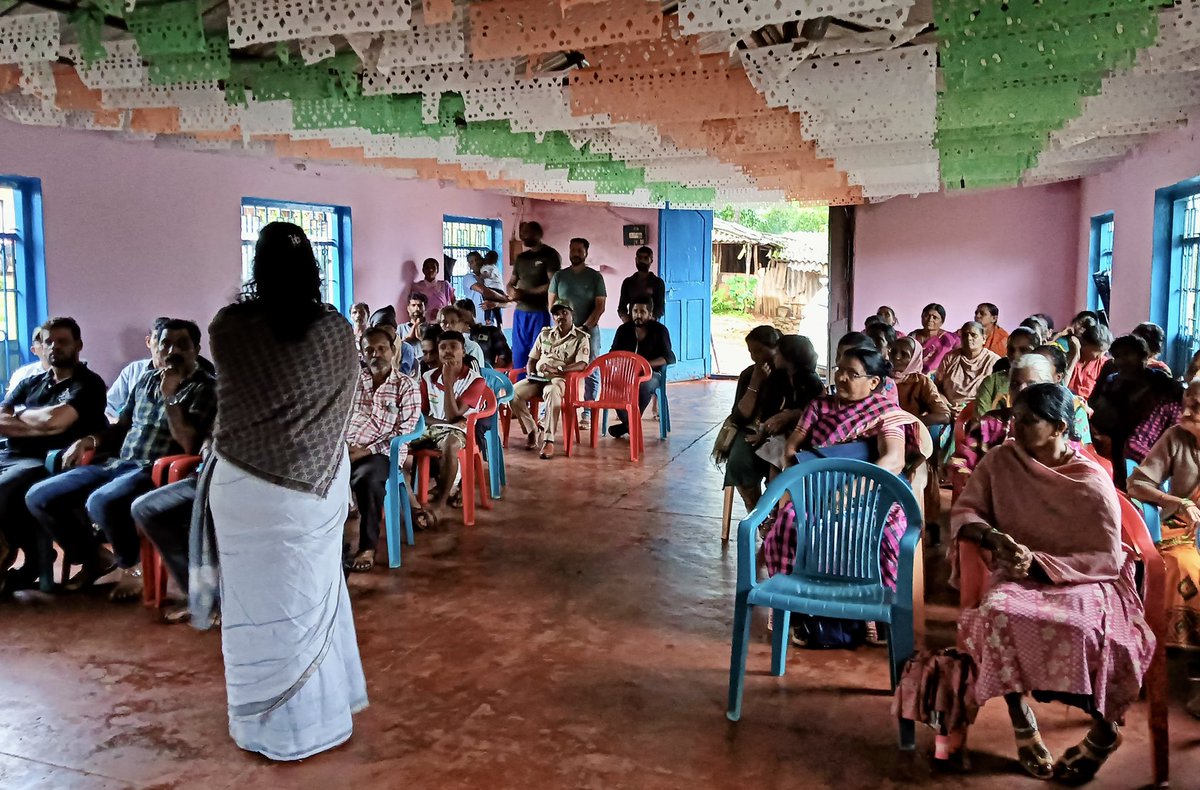 NayanaJhawar's tweet image. ಕಳಸ ತಾಲೂಕಿನ ಕುದುರೆಮುಖ ಲೇಬರ್ ಕಾಲೋನಿಯ ಗ್ರಾಮಸ್ಥರನ್ನು ಇಂದು ಭೇಟಿ ಮಾಡಿ, ಅಲ್ಲಿನ ಜನರ ಯೋಗಕ್ಷೇಮ ಮತ್ತು ಕುಂದುಕೊರತೆಗಳನ್ನು ವಿಚಾರಿಸಿದೆ.

#labourcolony #kuduremukha #labourse #rights #addressingissues #publicvisit