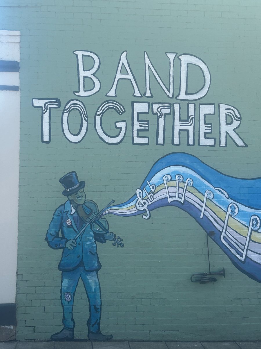 Unity1_HHC's tweet image. Check out the beautiful art right outside our doors! 🎨✨ It perfectly captures Unity 1 Home Health Care’s values.
We believe in banding together through thick and thin, our connections are the muse of Unity 1.

#Together #Nursing #HomeHealth #MarketStreet #HomeHealthAide #Music