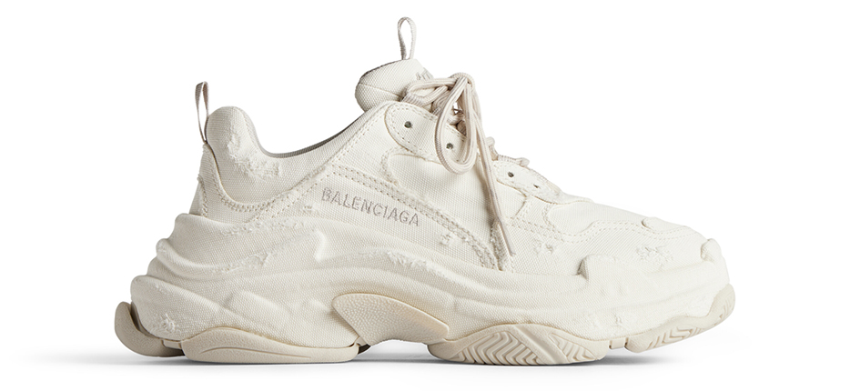 🍌 Balenciaga launched their Triple S 👟 in a new material, Bananatex, crafted exclusively from Abacá banana plants cultivated using regenerative methods. The upper material, produced by 🇨🇭 company Bananatex, is entirely natural &amp; free of plastic: tinyurl.com/yp7fzj4v