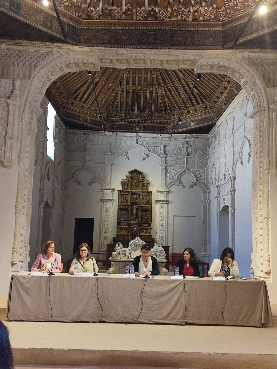 Primera Mesa redonda liderada por mujeres sobre Internacionalización, institucionalización y gestión de Proyectos de ApS en la Universidad. Si no has podido seguirla aún estás a tiempo pues ha sido transmitida vía streaming youtube.com/live/6dLOohz8D…