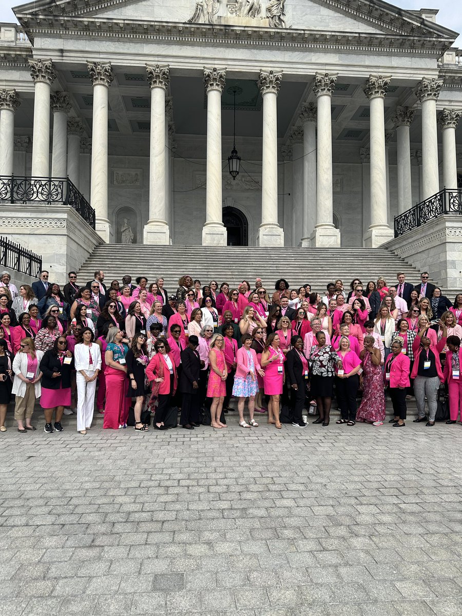 KomenAdvocacy's tweet photo. Today, over 200 advocates are attending more than 250 meetings to speak with Members of Congress about pressing legislation that impacts the #BreastCancer community. Thank you everyone! Join our Advocacy Summit: https://t.co/fv9upWlHN0 #KomenAdvocacy https://t.co/x2Su7htzUX