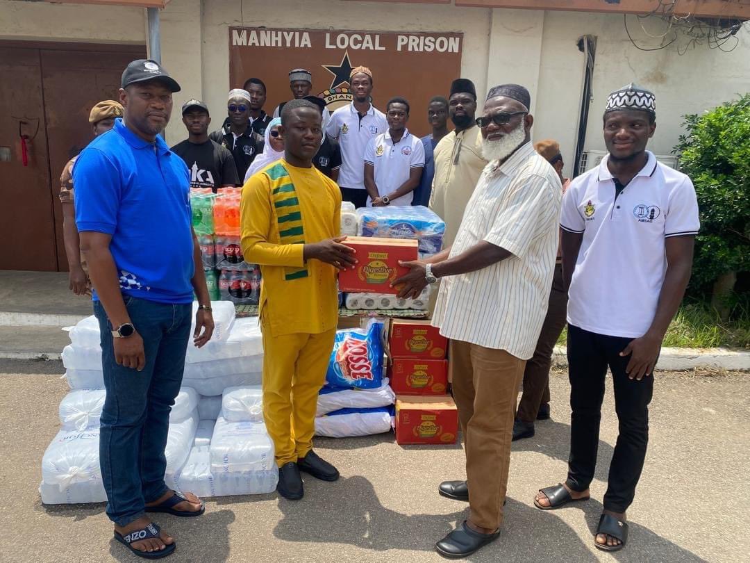 HFI1995's tweet photo. Donation of resources by @HF_Ghana to a prison in Kumasi in southern #Ghana https://t.co/hgAgJRf5Cr