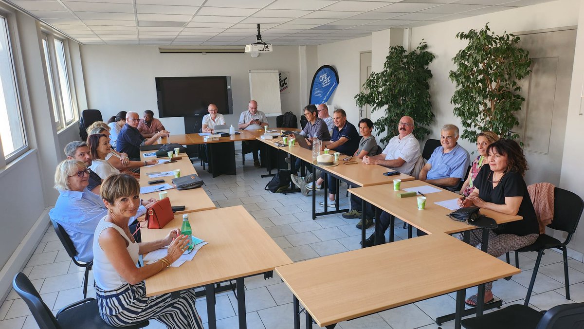 Le 10 juin 2024, le Conseil Syndical du SMS est allé rencontrer ses adhérents de la région PACA à l'UR de Marseille.

...Parce que la voix de ses adhérents compte et que leur avis est important pour le syndicat CFE-CGC SMS👍

#Marseille #CFECGC #Rencontre #SMS