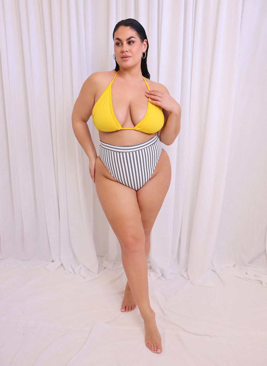 rebsocial's tweet photo. Life is better in a swimsuit. https://t.co/Uz2lXa5WQR

#rebdolls #plussizeswim #swimwear #plussizefashion https://t.co/IBX9ucJ5T1