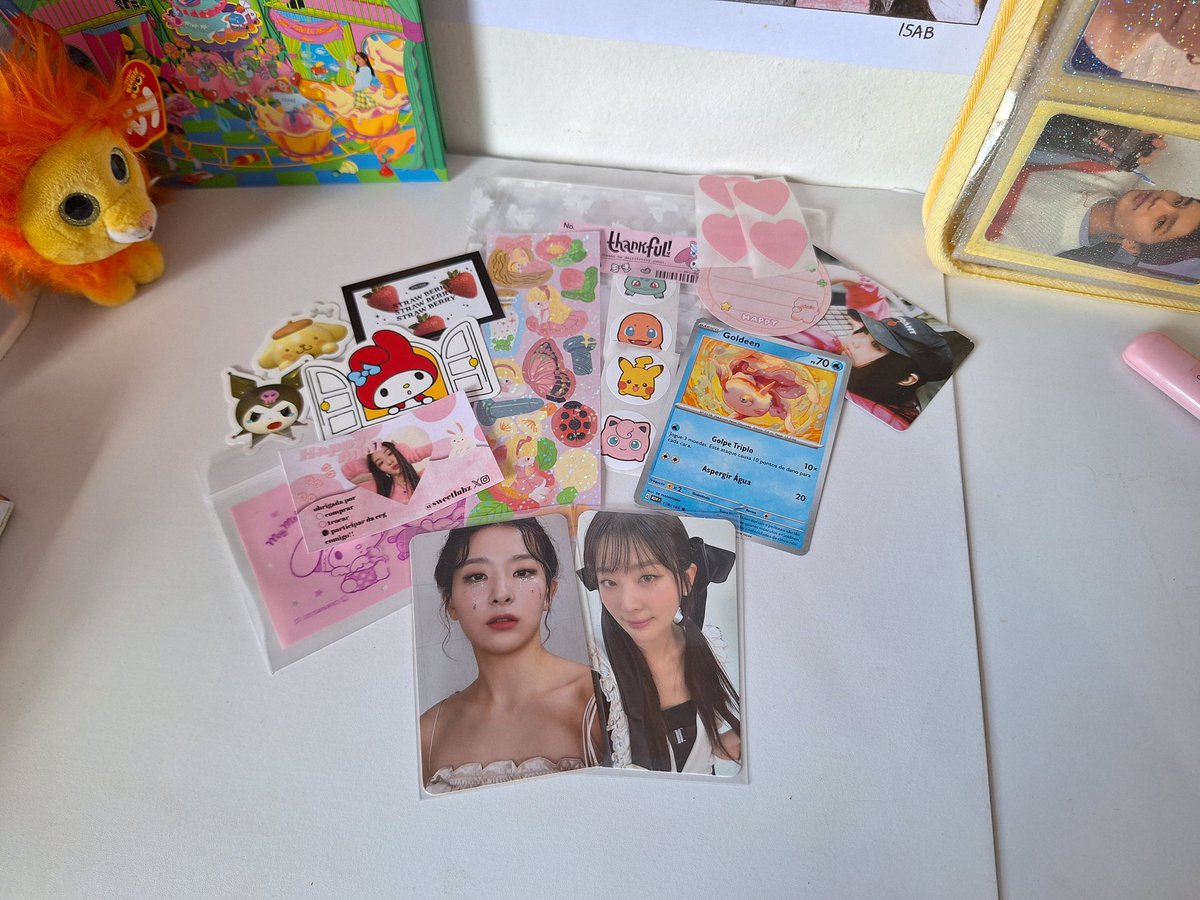 collectaeil's tweet photo. feedback imensamente positivo (e um pouquinho atrasado) pra @sweetluhz que me trouxe o meu maior sonho de consumo que era a seulgi glitter tears 💖 a ceg foi super tranquila e rapidinha, o pacote veio bem embalado e cheio de brindes fofissimos, muito obrigada luh https://t.co/GwJGgTarhk