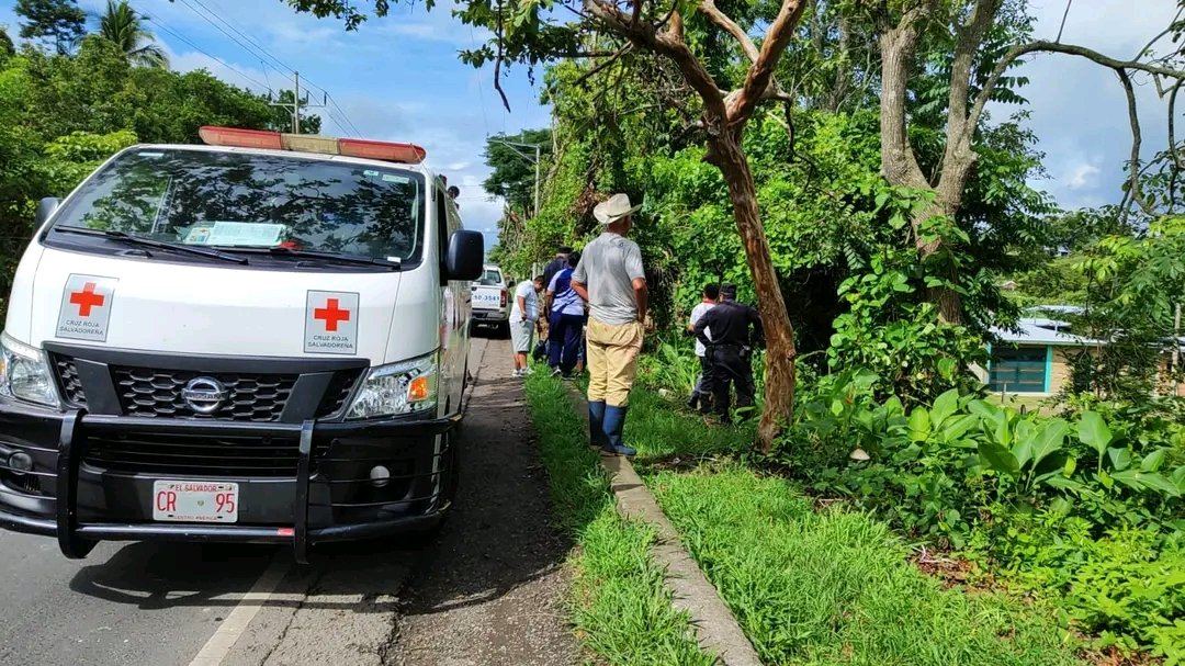 decentroDES's tweet photo. #TráficoSV| @CRSCojutepeque confirma que atendió un accidente en el km 43 de la carretera que de San Rafael Cedros, #CuscatlánSur conduce a Ilobasco, #Cabañas, en donde un vehiculo volcó. Afortunadamente, el percance solo dejó daños materiales, según la entidad.
 📷 Cortesía https://t.co/i4h6QOMUsC