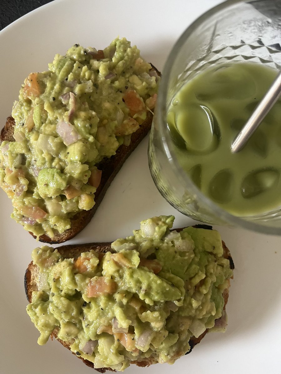 Living my peak brekky days 👩🏽‍🍳