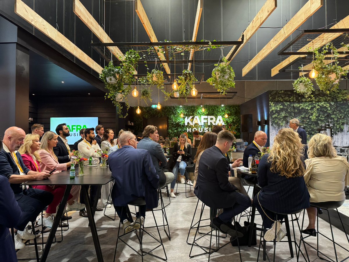 🚀 𝐁𝐞𝐳𝐨𝐞𝐤 𝐊𝐚𝐅𝐫𝐚 𝐇𝐨𝐮𝐬𝐢𝐧𝐠 𝐨𝐩 𝐏𝐑𝐎𝐕𝐀𝐃𝐀 𝟐𝟎𝟐𝟒! 🚀

Inspirerende sprekers komen ook morgen weer op de grootste vastgoedbeurs van Nederland: <a href="/ronaldbakker/"> Ronald Bakker</a> en <a href="/dijkhoff/">Klaas Dijkhoff</a> in de RAI in Amsterdam. Tot morgen op stand 29 in hal 11!