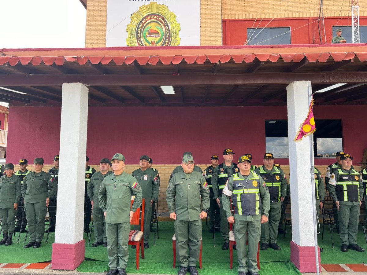 leonardojqh's tweet photo. El Comando Nacional  @GNB_antidrogas1 de la @GnbGaranteDePaz con honor recibió la visita de mi Mayor General. Alfredo Parra Yarza, Contralor General @CONGEFANB para la instalación de la Comisión de Auditores que realizarán el Exámen de la Cuenta a este comando ¡Dudar Es Traición! https://t.co/CuQwDYQdwy