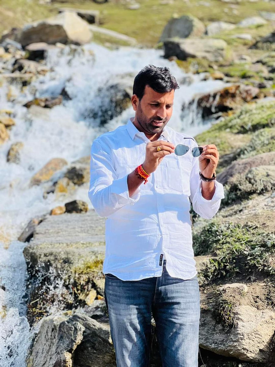 VishramTanwar5's tweet photo. *कुछ रिश्तों की क़ीमत नहीं अहमियत होती है साहब  !
       #RK JAN SEVA SAMITI
     Bhai Rohitash Gurjar
@RohitashBhdana https://t.co/VWLEk8EK03