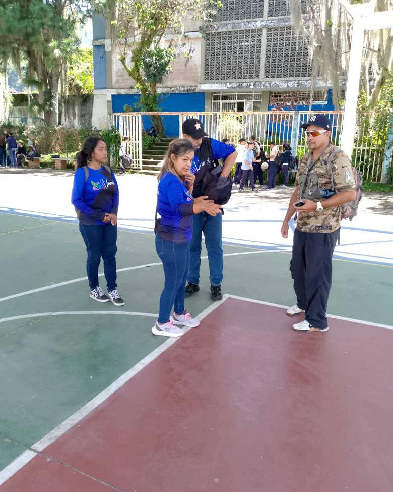 inmivimerida's tweet photo. Inmivi realizó inspección técnica a la U.E. "Dr. Amando González Puccini", Los Sauzales parroquia Mariano Picon, Municipio Libertador del Estado Mérida, brindando asesoramiento  para la Rehabilitación de Cancha Deportiva, baños y demarcación del área de estacionamiento. https://t.co/cEV0cNnZJt