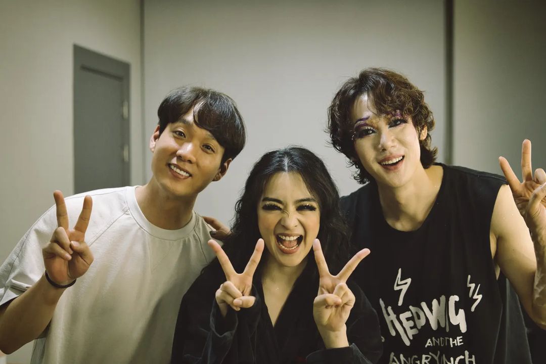 Yeonseok411_IFC's tweet photo. 20240612 📸 brianyim68 Instagram update - #YooYeonSeok and #LeeYeEun with opera singer / musical actor #KimJuTaek (#JulianKim) 🖤
"#HEDWIG #Yitzhak #Pierre
#YooYeonSeok #LeeYeEun #KimJuTaek
#20240611
#GreatComet
#Musical #Shownote" https://t.co/Ne65CU7e4C