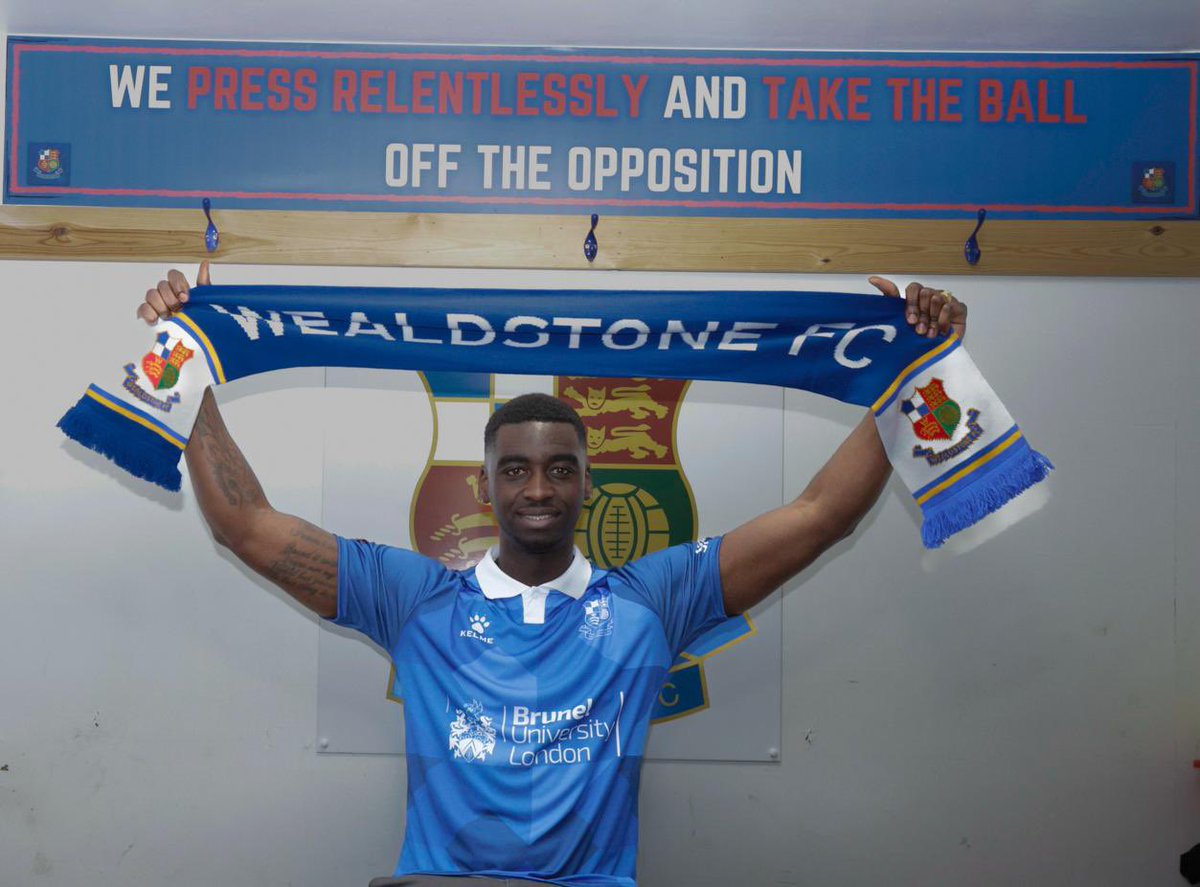 🇳🇱 <a href="/EnzioBoldewijn/">Enzio Boldewijn</a> meets the gaffer and gets used to his new home. We can’t wait to see him in action at The Vale. 

📷 <a href="/dazzer1972uk/">darren campbell</a>