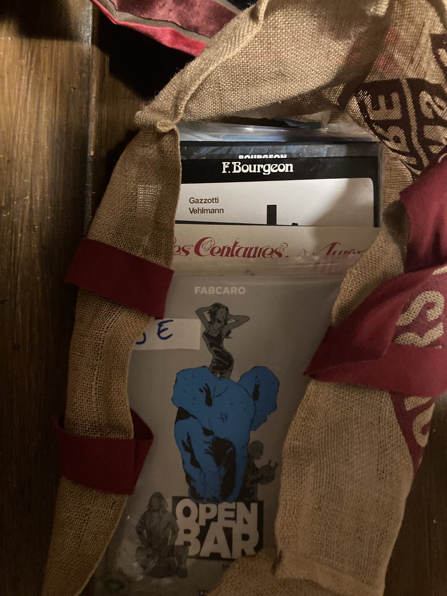 darthfilou's tweet photo. 3/ #threadBD suite de mes #trouvaillesBD du we 👇
Qques histoires complètes que j’avais manquées à leur sortie (lisant seulement le #magBD #Bodoï à l’époque)
Je ne sais pas si vous connaissez… ainsi que celles qui vont suivre (oui il y en a encore qques-unes 😅 https://t.co/d56IuXmGNJ