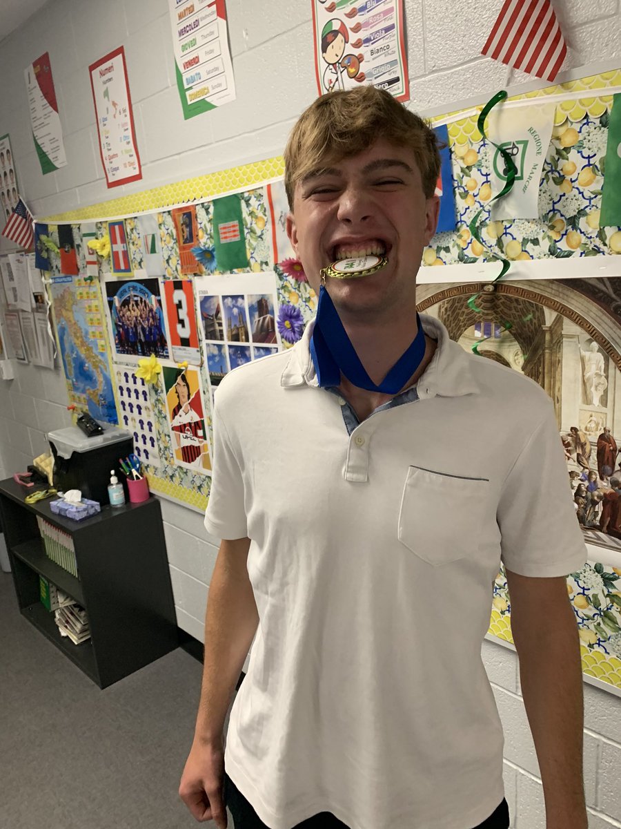 Ecco il mio campione! Vincitore 🥇 Oro #NIE2024 for level 5 recipient of the #SealOfBiliteracy for Italian,Spanish and Hebrew Daniel Solomon!
