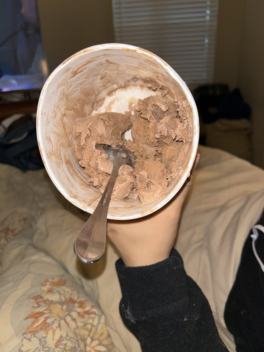 Monica377's tweet photo. @TillamookDairy what’s up with the no Peanut butter chunks in this chocolate peanut butter ice cream? https://t.co/0YHYl7Ut01