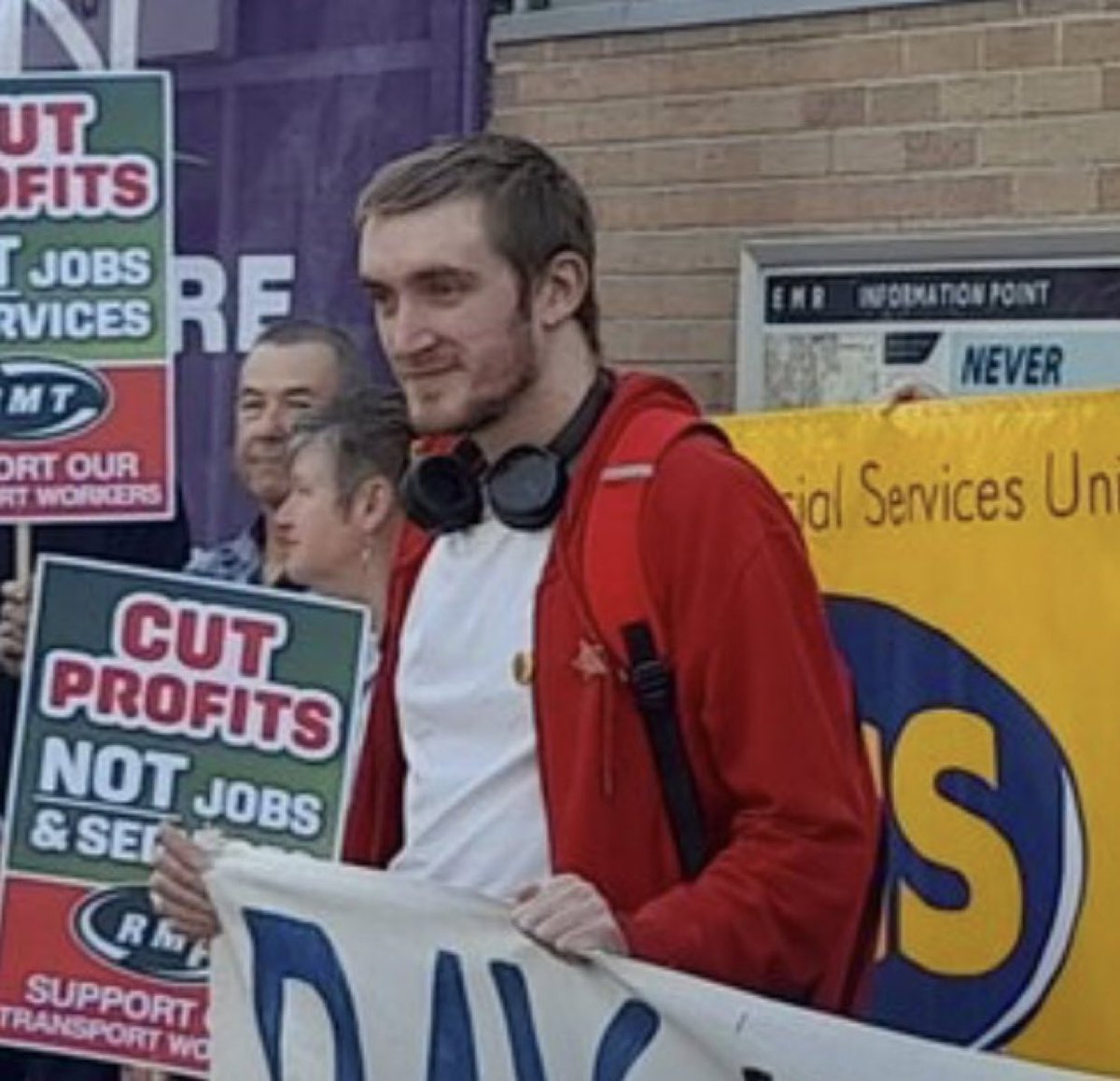 benonwine's tweet photo. This is the Far left thug who attacked Nigel Farage.

Please RETWEET and make him famous! 

👇👇👇👇👇👇👇👇👇👇👇👇👇👇👇 https://t.co/ablFrQcmbd