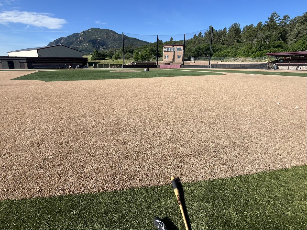 TA450's tweet image. Morning work in the Springs @ Cheyenne Mountain today. 

One of the best field/indoor setups in the state 👊🏽

Back down here again June 24th.