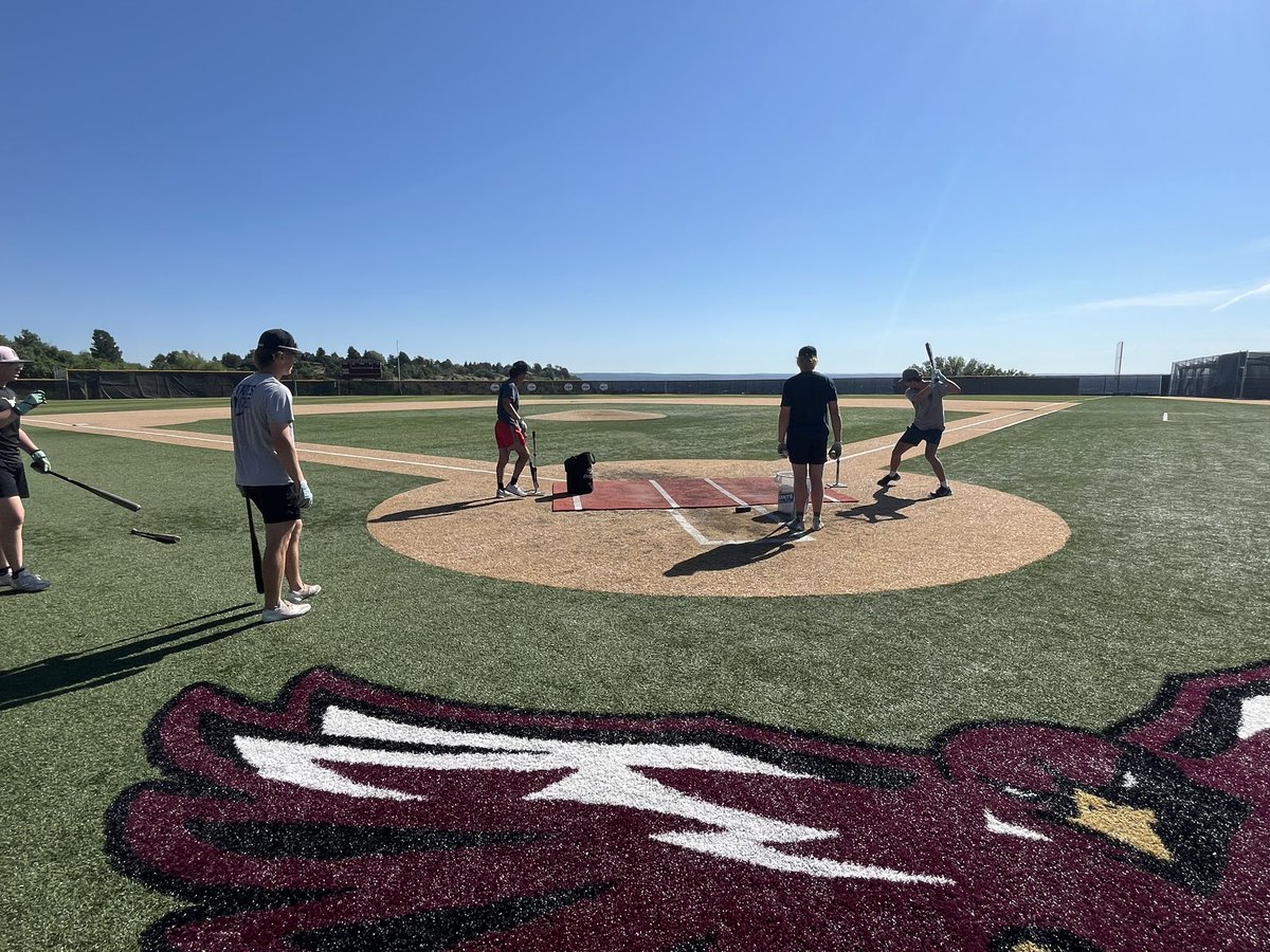 Morning work in the Springs @ Cheyenne Mountain today. 

One of the best field/indoor setups in the state 👊🏽

Back down here again June 24th.