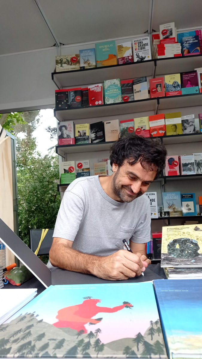 LaCentralenMad's tweet image. Ya estamos con Manuel Marsol ♥️🤗
@manuel_marsol @AnagramaEditor @f__pimentel @Nordica_Libros 
Caseta 152 hasta las 20h @FLMadrid