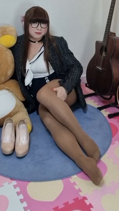 날씨가 많이 더워졌네.. 이제 업하고 외출못하겠다.. 운동이나 열심히하고 기타연습 해야지.. https://t.co/N15wX04Y6D