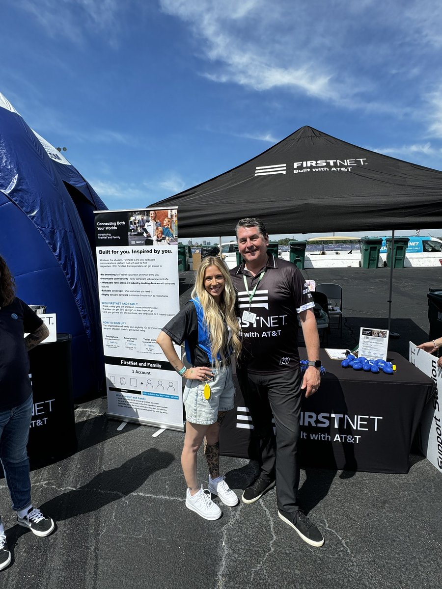 SHeather_'s tweet photo. Last week Day 2 of the Confluence Festival at WWT Raceway: I got the opportunity to see T-Pain, see the BostonDynamics robot dog, & the best part of AT&Tโconnect with AT&Tโs FirstNet team! @FirstNet
@JocelynW92 @BretMcdavid @PaducahATT @KAMOkonnects #WinMoore24 ๐จ๐จ๐จ https://t.co/CPVawp2MxG