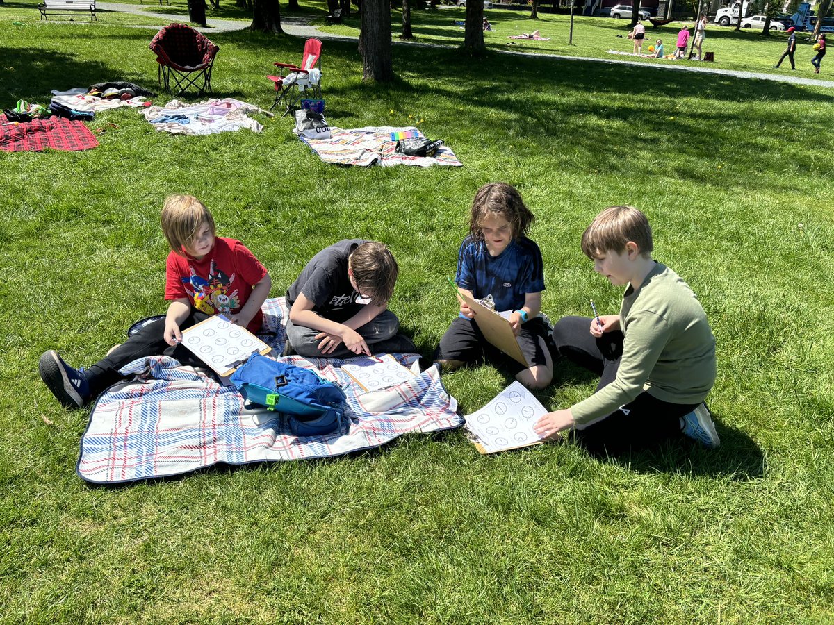 FlightMme's tweet photo. How lucky are we? We can just move our math class to the park!🕰️Learning to tell time in Bannerman!😎@BishopFeild https://t.co/XtDRQzTZQf