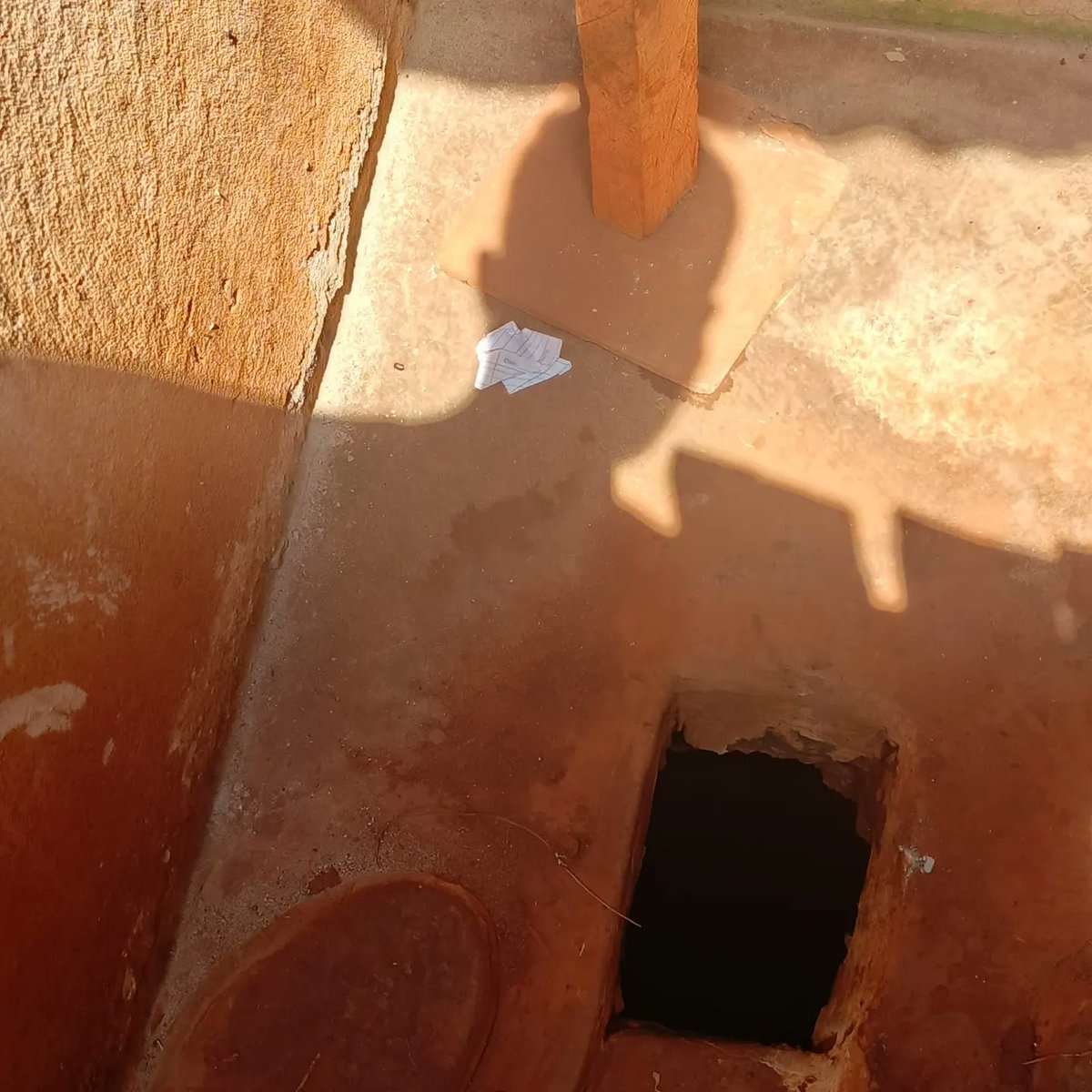 JothamAzira's tweet image. Success Story! 
Revist to Patient in Buloba, Buikwe implements our action plan: handwashing station &amp;amp; pit latrine cover! Let&apos;s make rural homes safer &amp;amp; healthier! Basic sanitation practices enhance #recoveryAtHome &amp;amp; also prevent oral-fecal diseases like typhoid fever.
