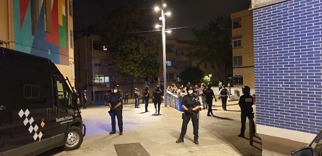 Mañana sindicatos nos reunimos con la administración para tratar los problemas de la UEI.  No cobran la nocturnidad desde hace 14 meses, y lo componen unicamente 8 agentes. Esperamos que <a href="/LHAjuntament/">Ajuntament de L'Hospitalet</a> sea consciente y lo solucione el problema cuanto antes. <a href="/DavidQuirosLH/">David Quirós Brito</a>